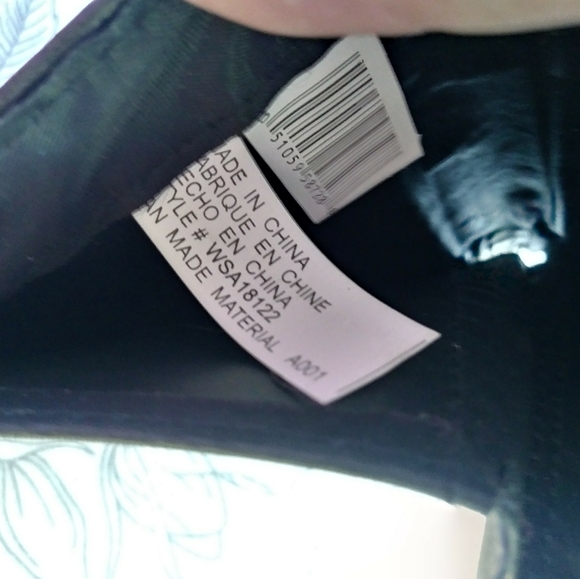 WHITE STAG Black Tri-fold Wallet - Picture 7 of 14